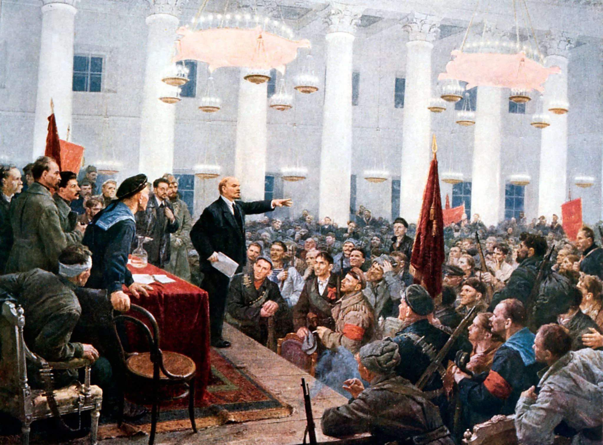 Lenin discursando para trabalhadores e soldados em Petrogrado.