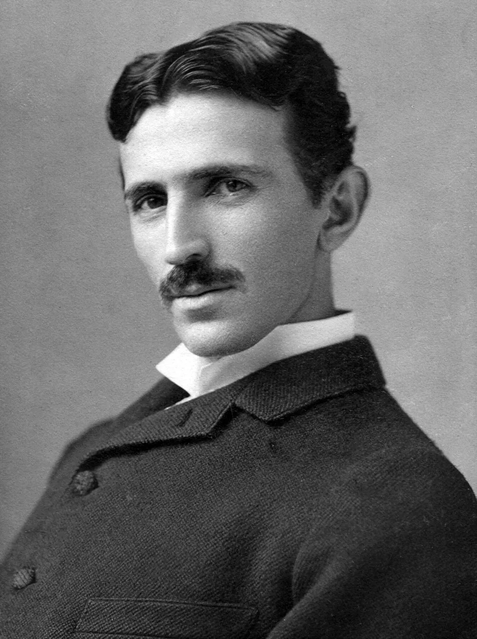 Nikola Tesla: O Arquiteto da Era Elétrica e a Revolução da Corrente Alternada