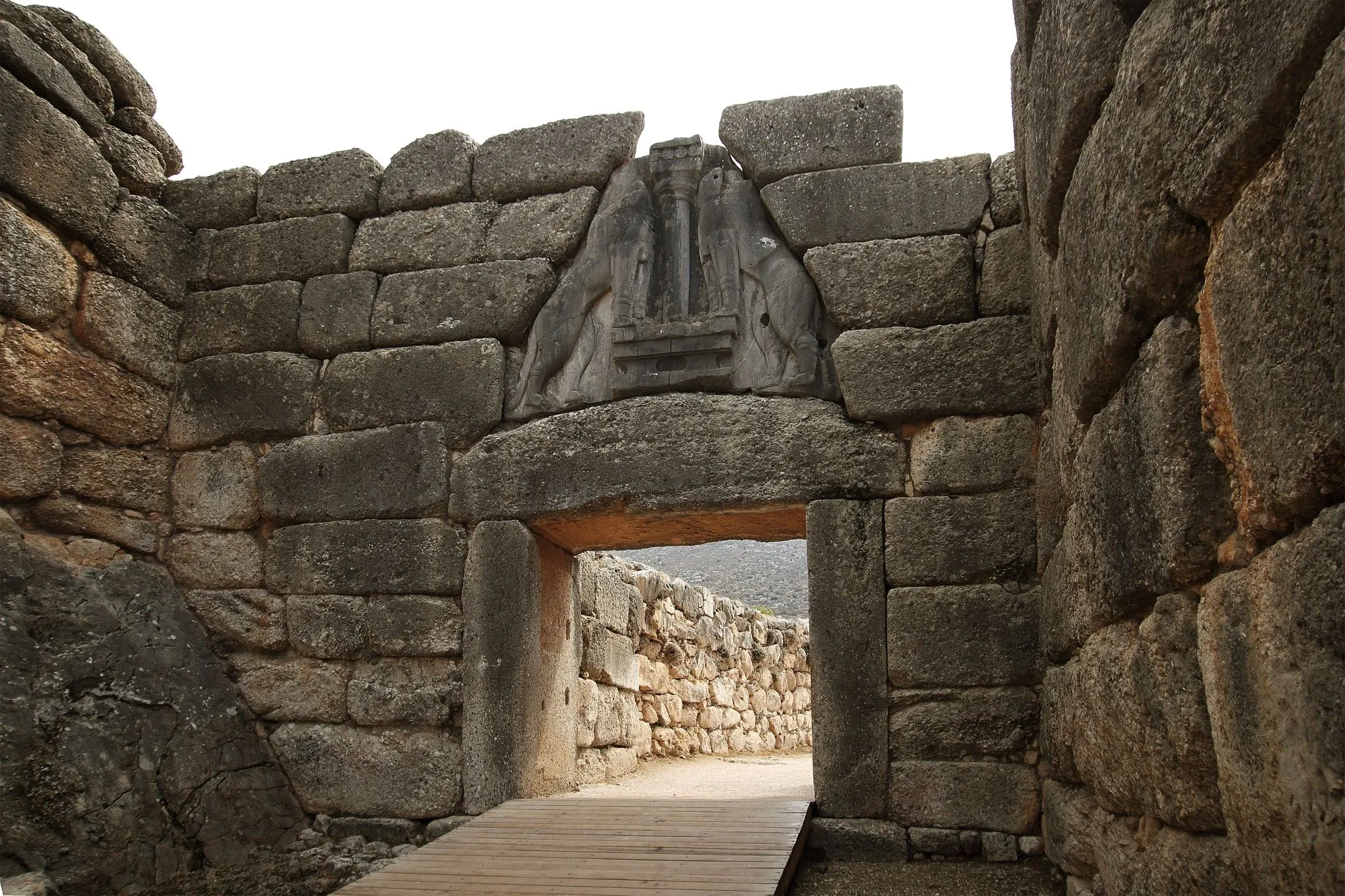 A Porta dos Leões, entrada da cidadela de Micenas.
