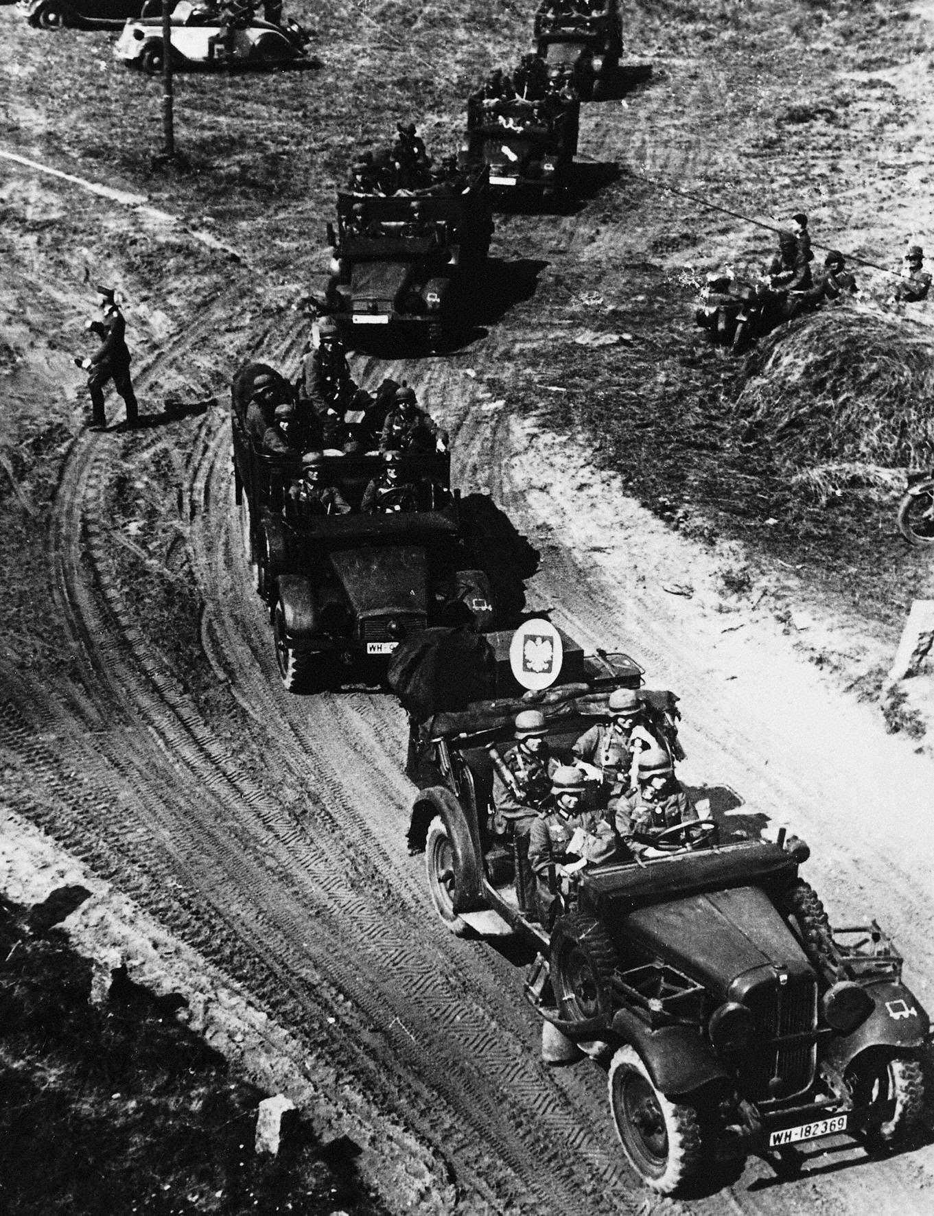 Tropas alemãs avançam sobre a Polônia, 1939.