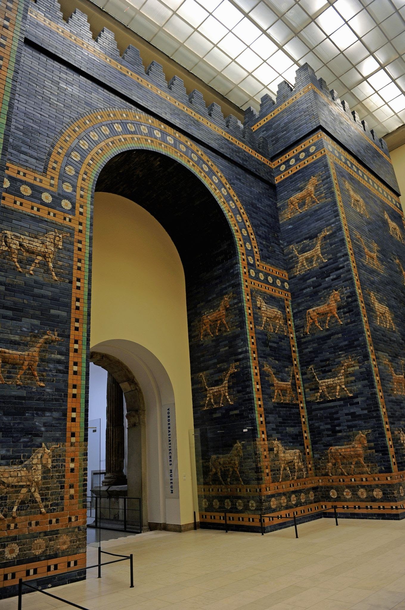 Porta de Ishtar (reconstrução no Museu Pergamon).
