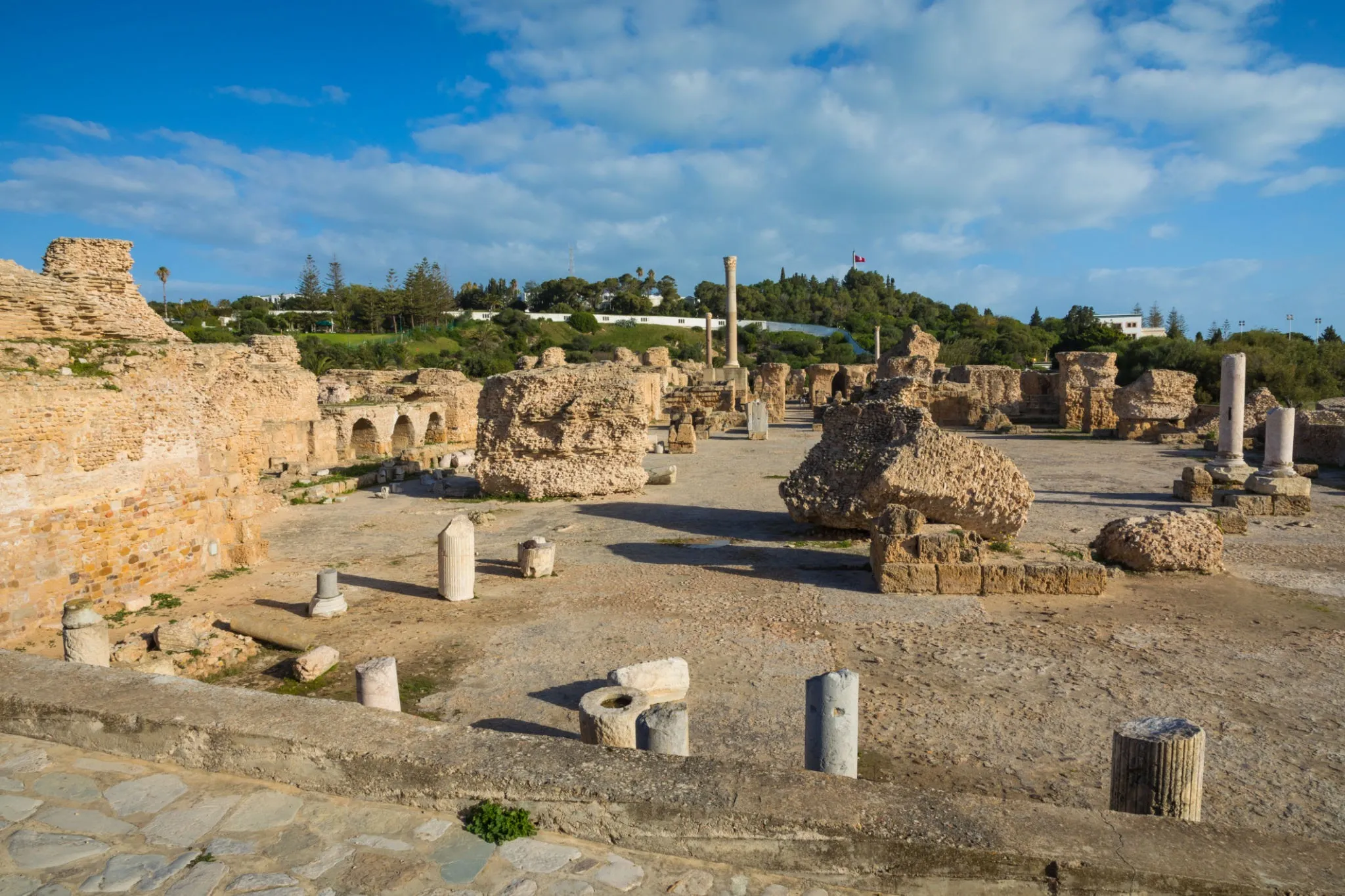 Ruínas da antiga cidade de Cartago na atual Tunísia.