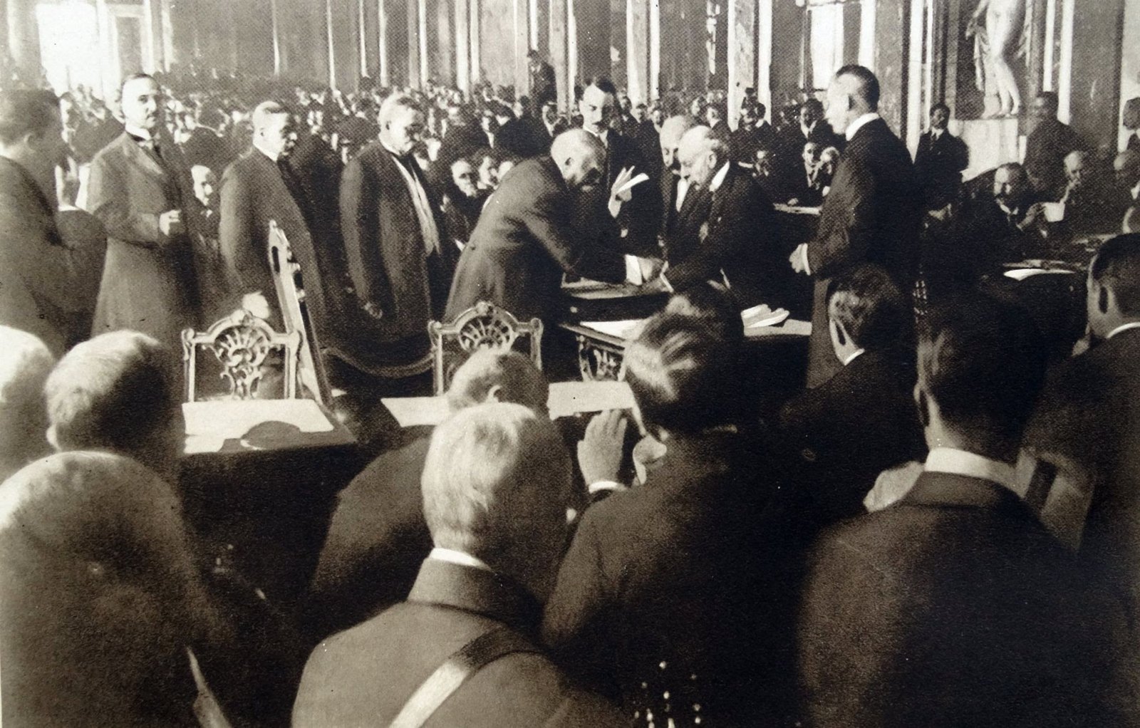 Assinatura do Tratado de Versalhes, 1919.