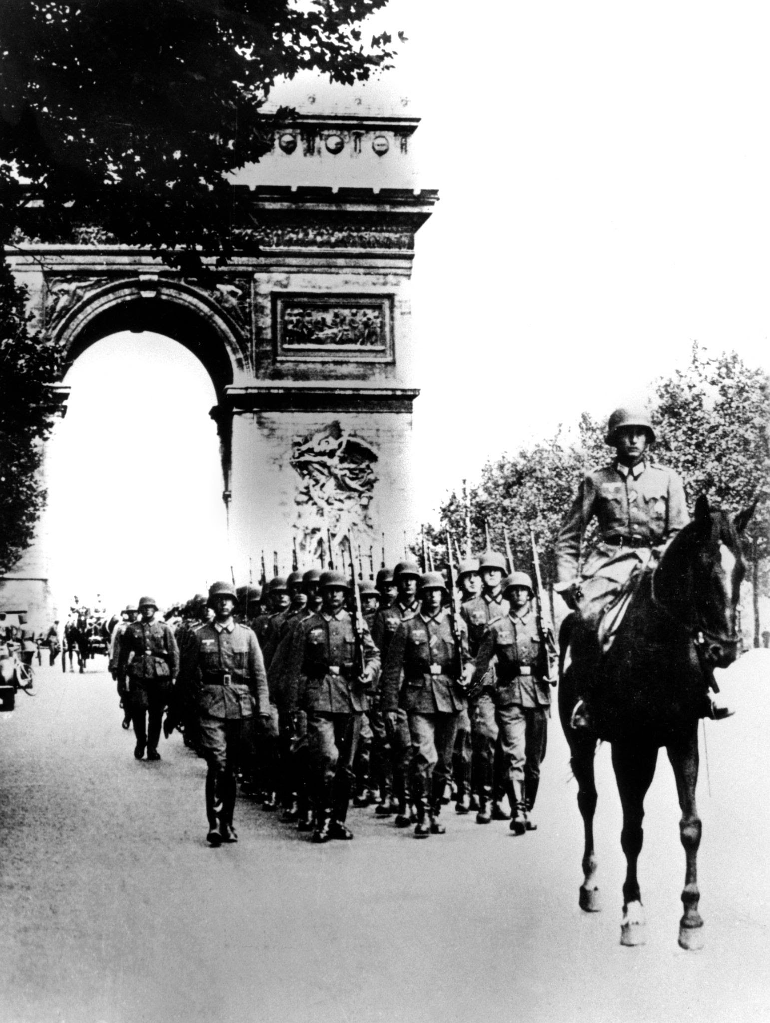 Tropas alemãs em Paris, junho de 1940.